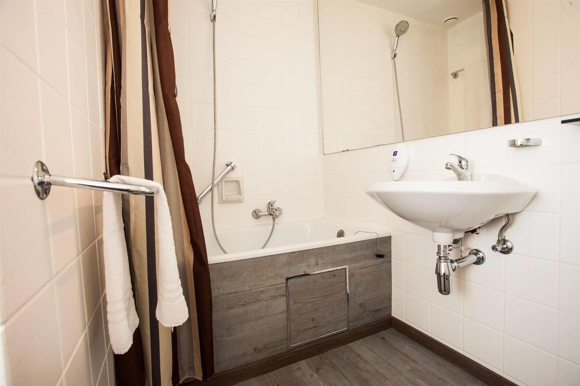 Leonardo Hotel Charleroi City Center Екстер'єр фото